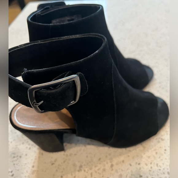 VIONIC Blakley Black Open Toe Sandal Block Heel with Concealed Orthotics. Size 8 - Picture 8 of 9